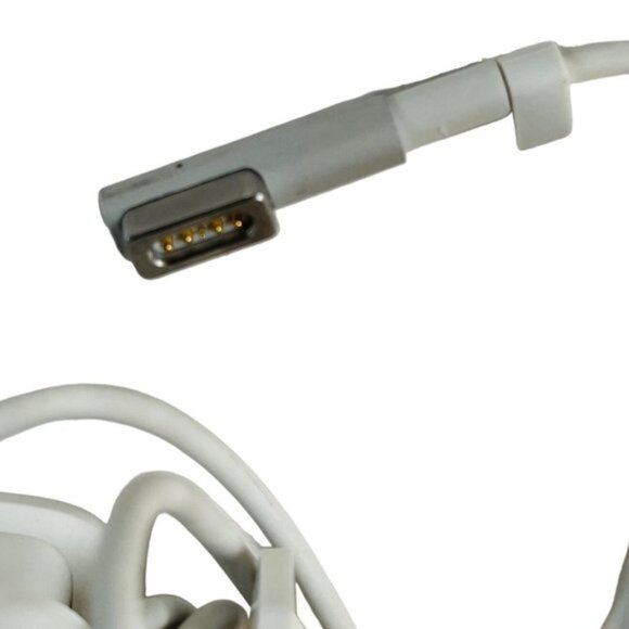 Apple Magsafe Power Adapter 45 W Model A1374 Replacement - Picture 2 of 6